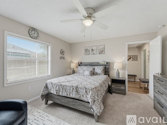 Spring Hill House: 13109 Lola Drive