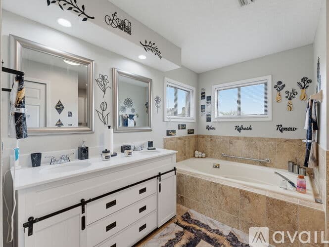 Spring Hill House: 13109 Lola Drive