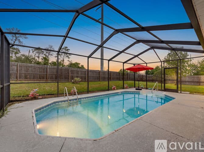 Spring Hill House: 13109 Lola Drive