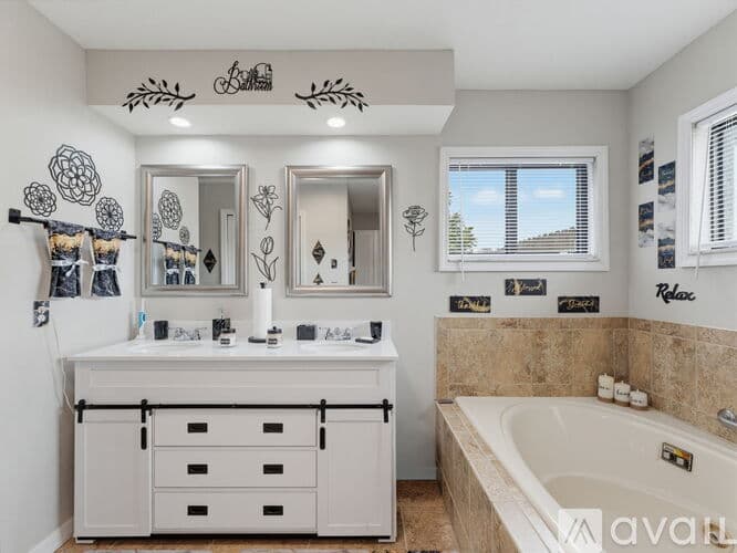 Spring Hill House: 13109 Lola Drive