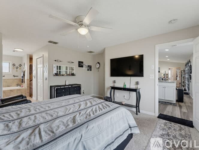 Spring Hill House: 13109 Lola Drive