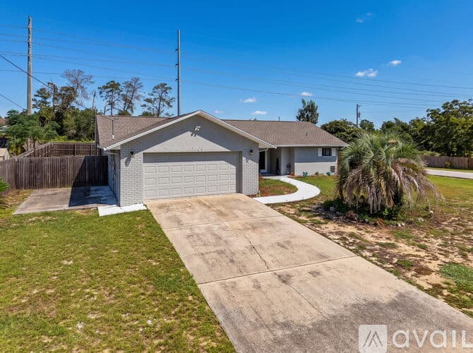 Spring Hill House: 13109 Lola Drive