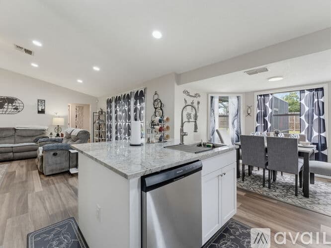 Spring Hill House: 13109 Lola Drive