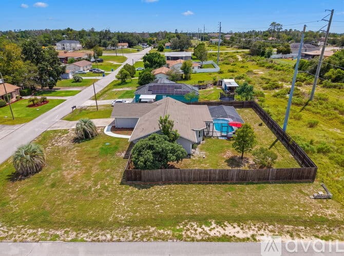 Spring Hill House: 13109 Lola Drive