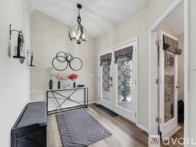 Spring Hill House: 13109 Lola Drive