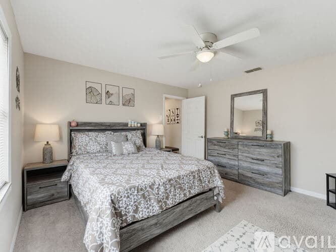 Spring Hill House: 13109 Lola Drive