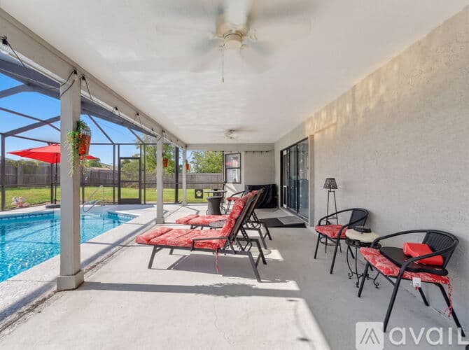 Spring Hill House: 13109 Lola Drive