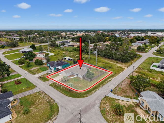 Spring Hill House: 13109 Lola Drive