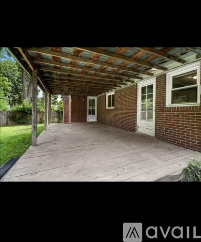 Lexington House: 2333 Southview Drive