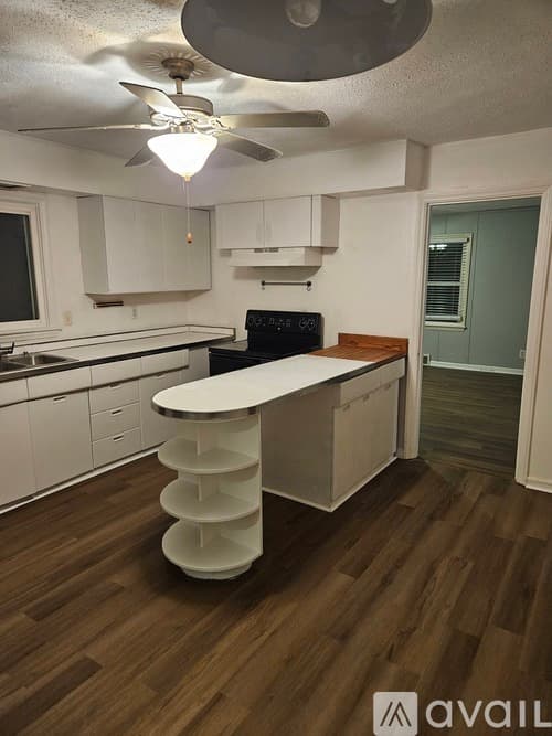 Lexington House: 2333 Southview Drive