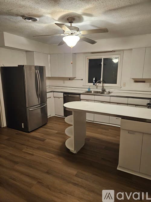 Lexington House: 2333 Southview Drive
