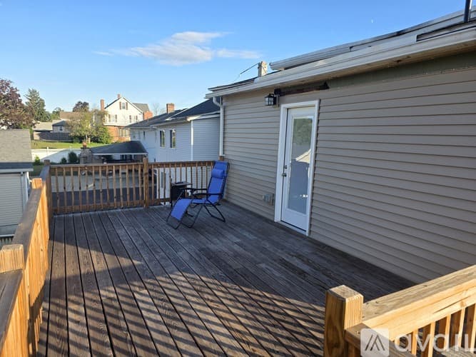 Chicopee Apartment: 2 Archie St