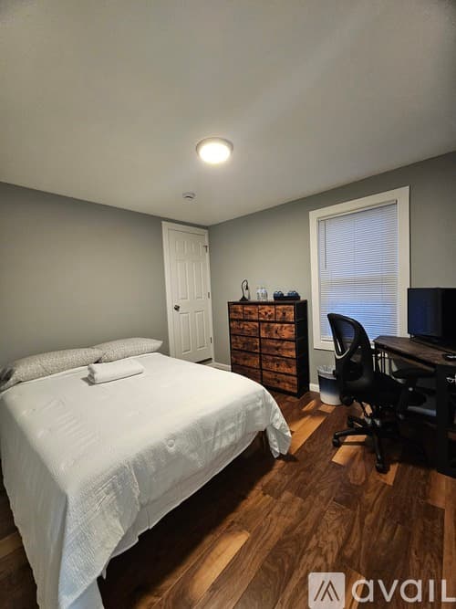 Chicopee Apartment: 2 Archie St