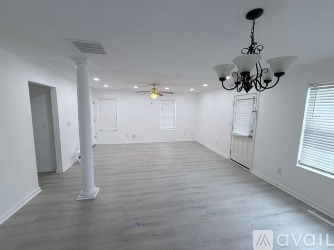 McDonough House: 6045 Flagstaf Walk