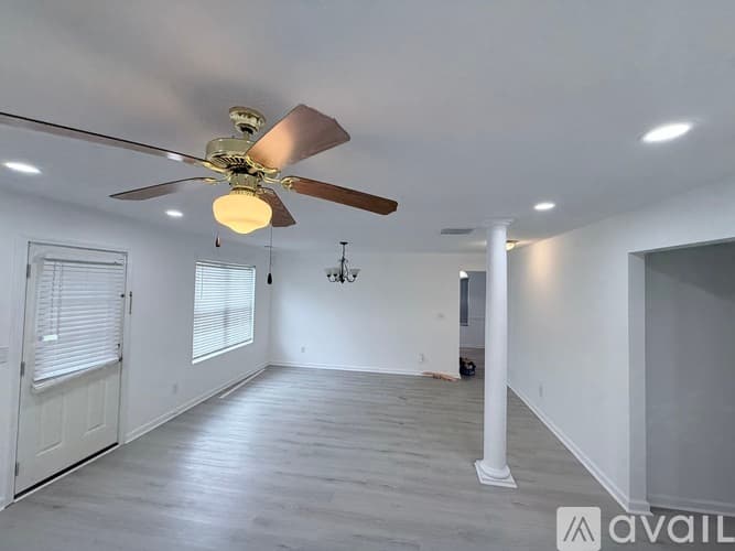 McDonough House: 6045 Flagstaf Walk