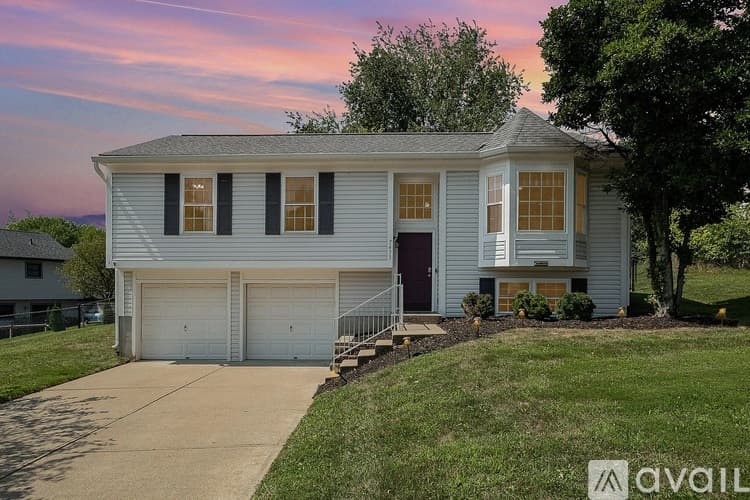 Burlington House: 7433 Sterling Springs Way
