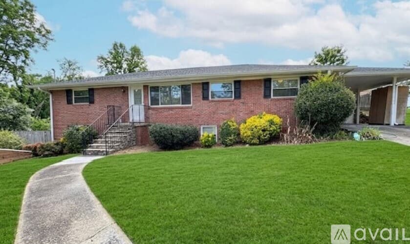 Marietta House: 552 Sybil Lane Southeast