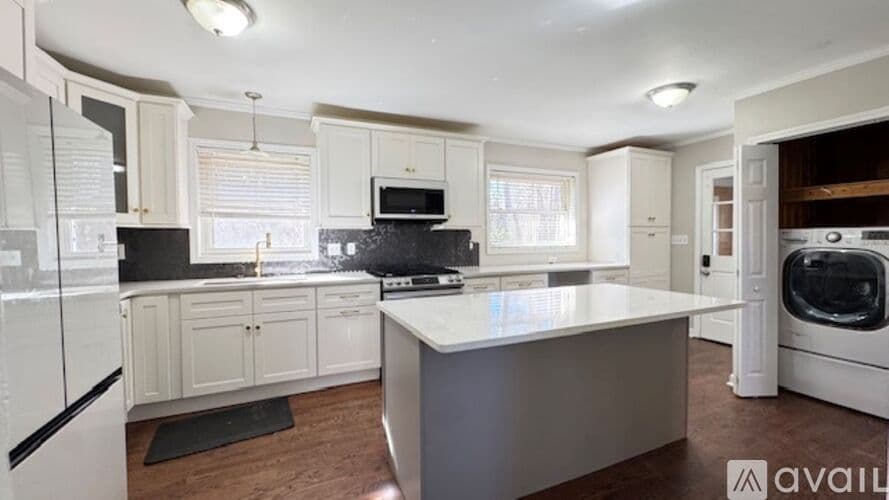 Marietta House: 552 Sybil Lane Southeast