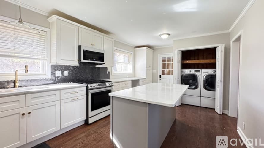 Marietta House: 552 Sybil Lane Southeast