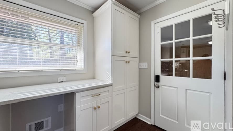 Marietta House: 552 Sybil Lane Southeast