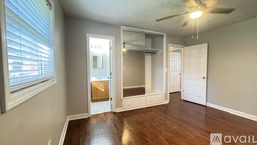 Marietta House: 552 Sybil Lane Southeast