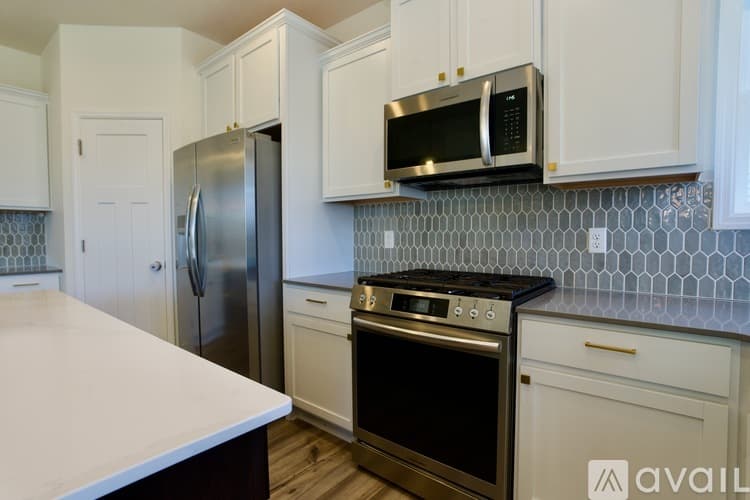 Lino Lakes House: 2080 Watermark Way