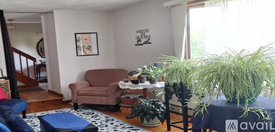 Portsmouth House: Hilltop Rd