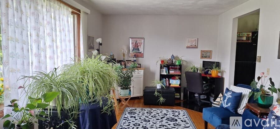 Portsmouth House: Hilltop Rd