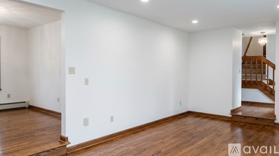 Portsmouth House: Hilltop Rd