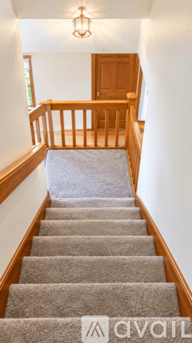 Portsmouth House: Hilltop Rd
