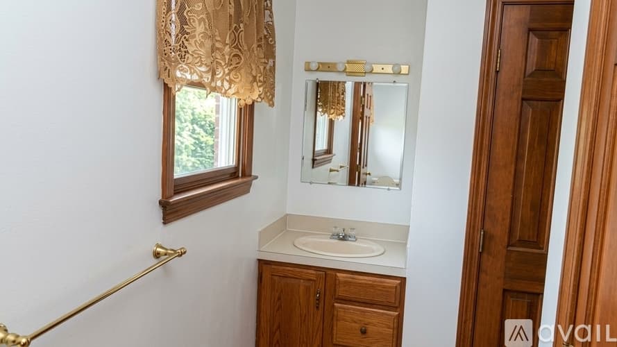 Portsmouth House: Hilltop Rd