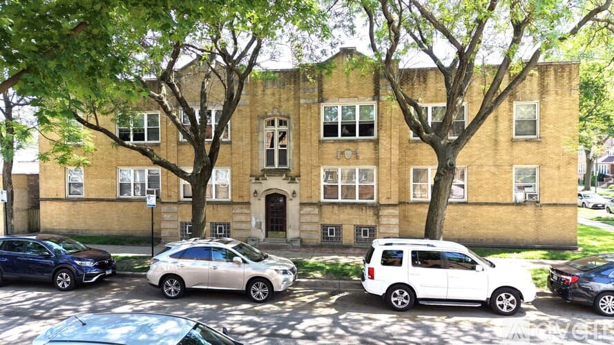 Chicago Apartment: 2415 W North Shore Ave