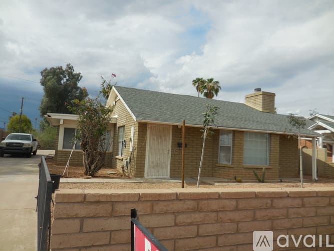 Tempe House: 1716 S Roosevelt St