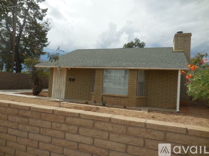 Tempe House: 1716 S Roosevelt St