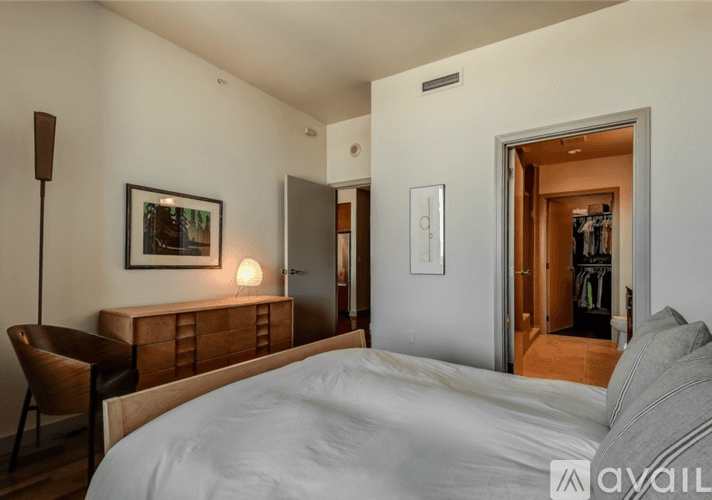 Bellevue Condo: 10610 Northeast 9th Place