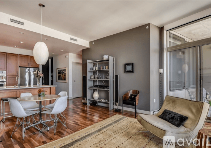 Bellevue Condo: 10610 Northeast 9th Place