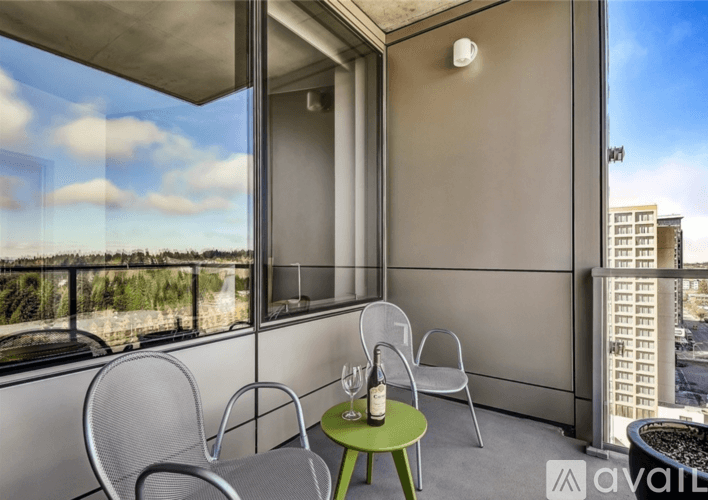 Bellevue Condo: 10610 Northeast 9th Place