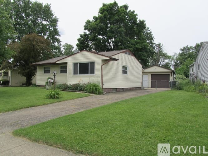 Columbus House: 5289 Eisenhower Rd