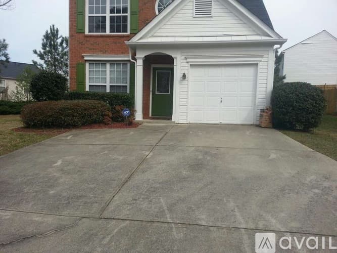 Duluth House: 2933 Regent Walk Dr