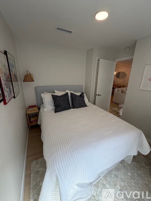 Boston House: 90 Prince Street Apt 5