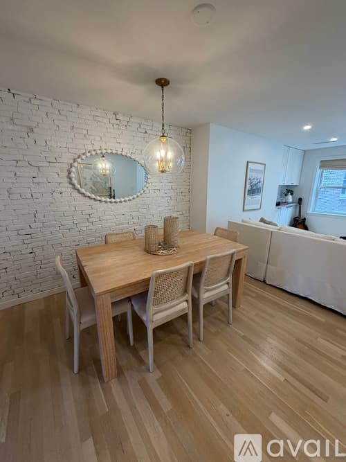Boston House: 90 Prince Street Apt 5