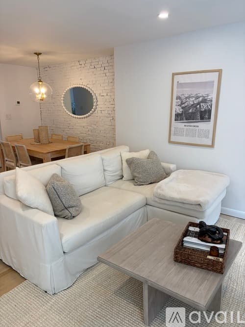 Boston House: 90 Prince Street Apt 5