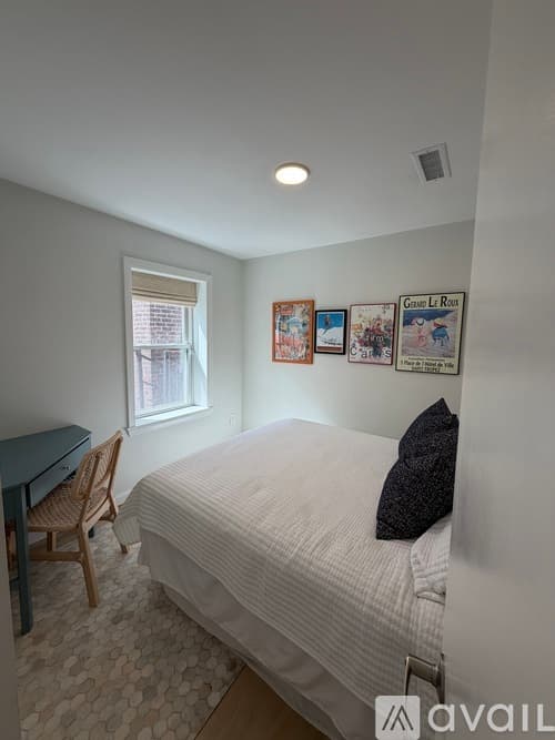 Boston House: 90 Prince Street Apt 5
