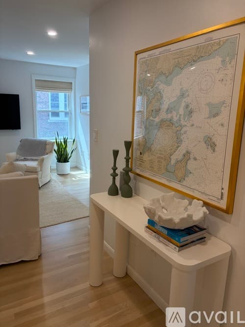 Boston House: 90 Prince Street Apt 5