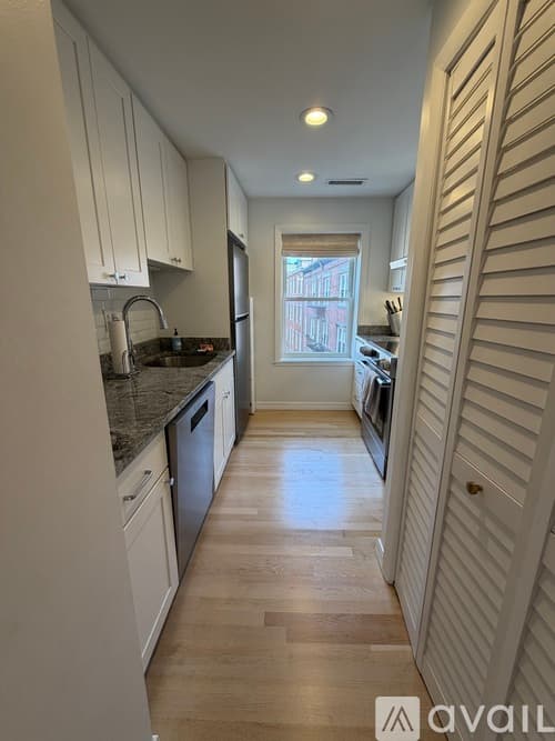 Boston House: 90 Prince Street Apt 5