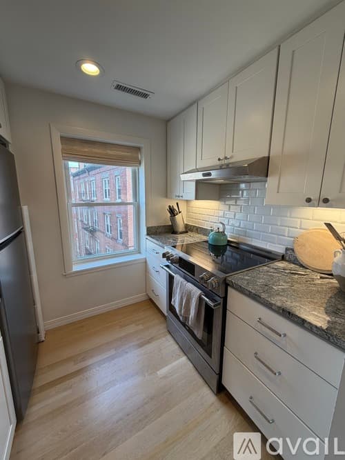 Boston House: 90 Prince Street Apt 5