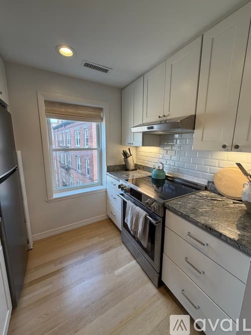Boston House: 90 Prince Street Apt 5