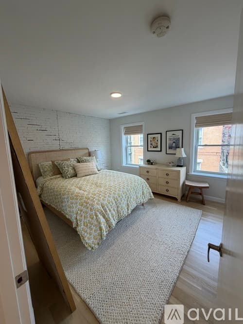 Boston House: 90 Prince Street Apt 5