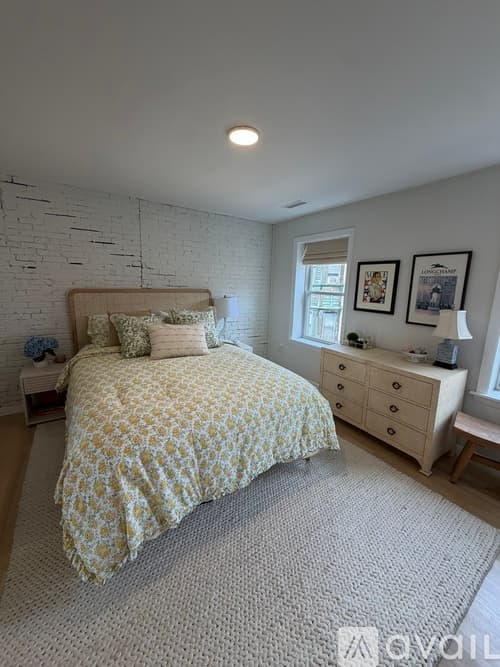 Boston House: 90 Prince Street Apt 5