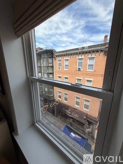 Boston House: 90 Prince Street Apt 5